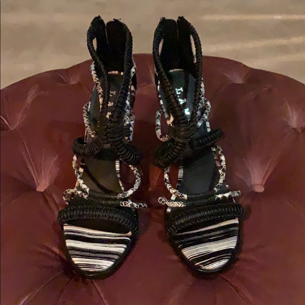LAMB HEELS